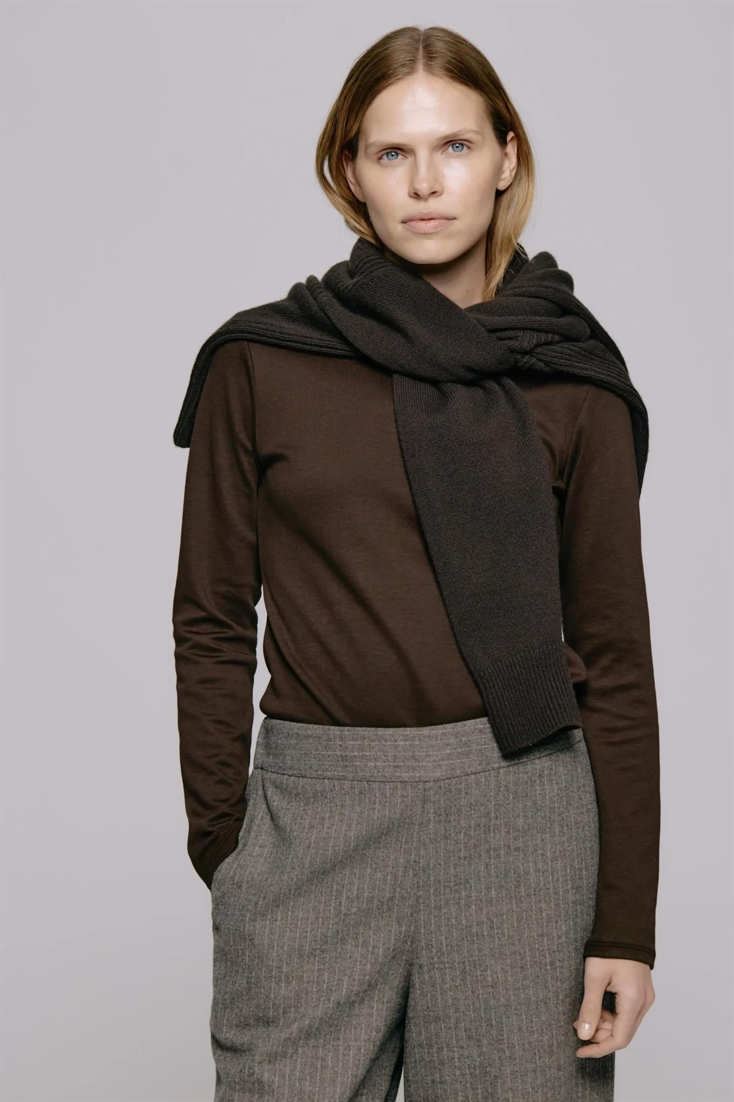 Julie Josephine Andrea Longsleeve, brun