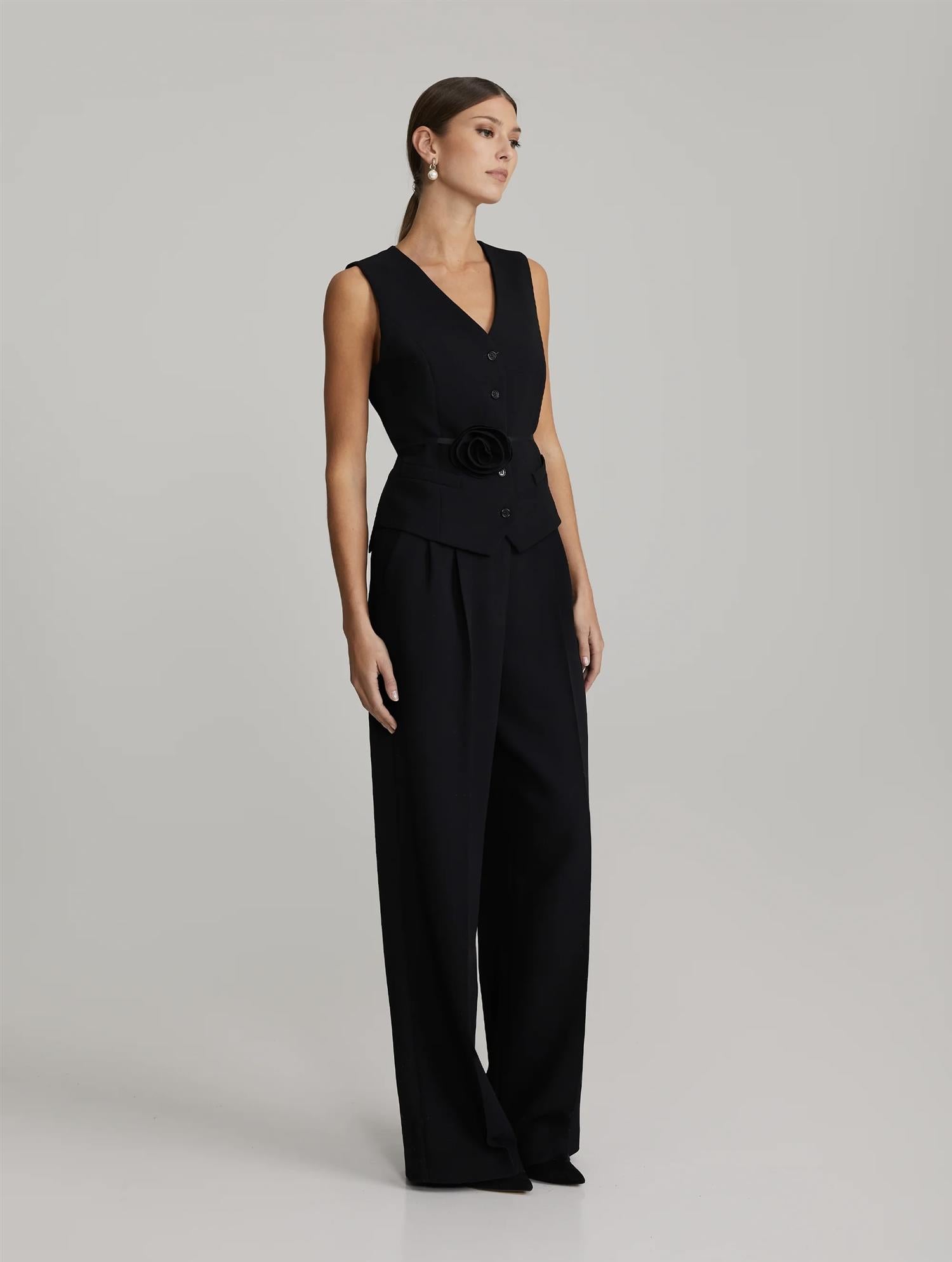 Andiata Maria Vest, sort