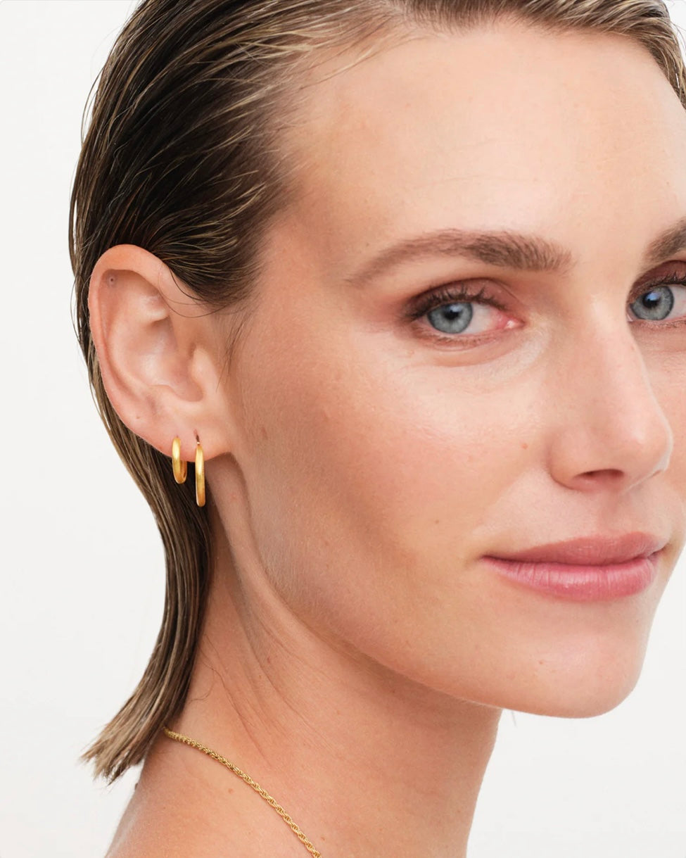 Philippa Studios Classic satin Hoops Large, forgylt gull