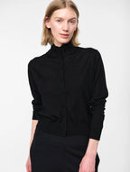 Julie Josephine Sara Cardigan, Sort