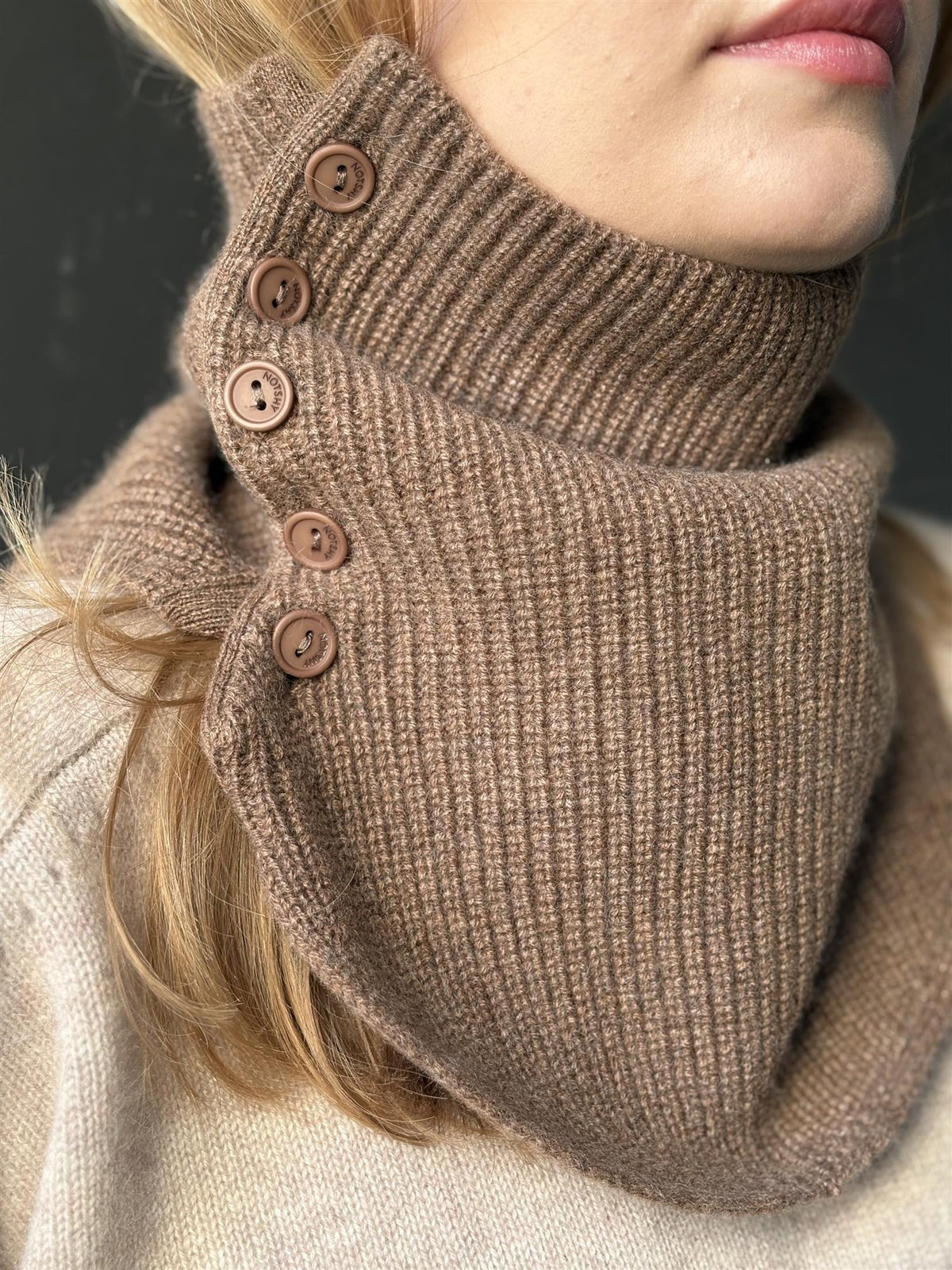 Notshy Cashmere Baya hals, cafe au lait