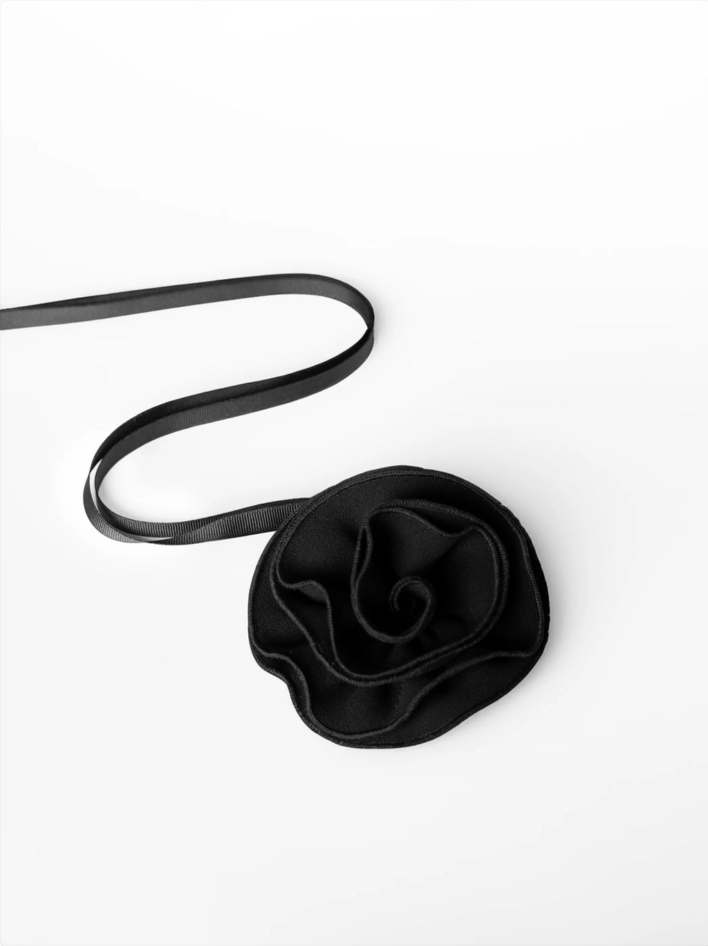 Andiata Roseann Choker, Sort