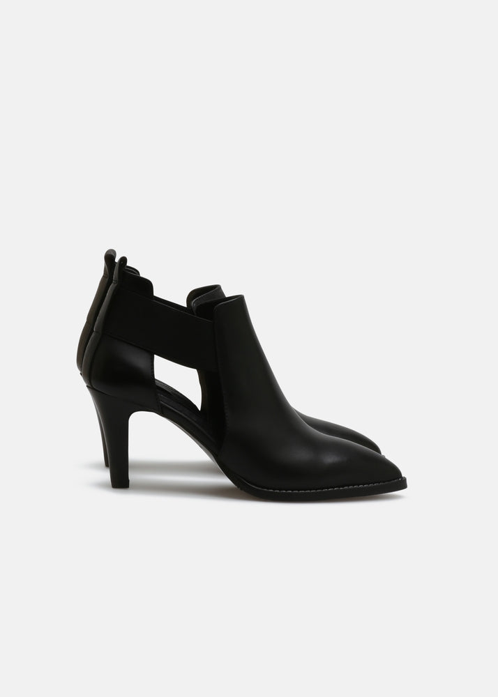 Nude of Scandinavia Tuva, capricorn Nero