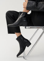 Kelsey Skolett, Sort