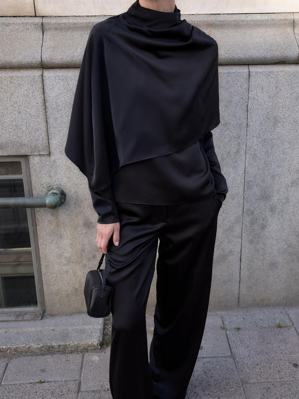 Marville Road The Sophia satin blouse, sort