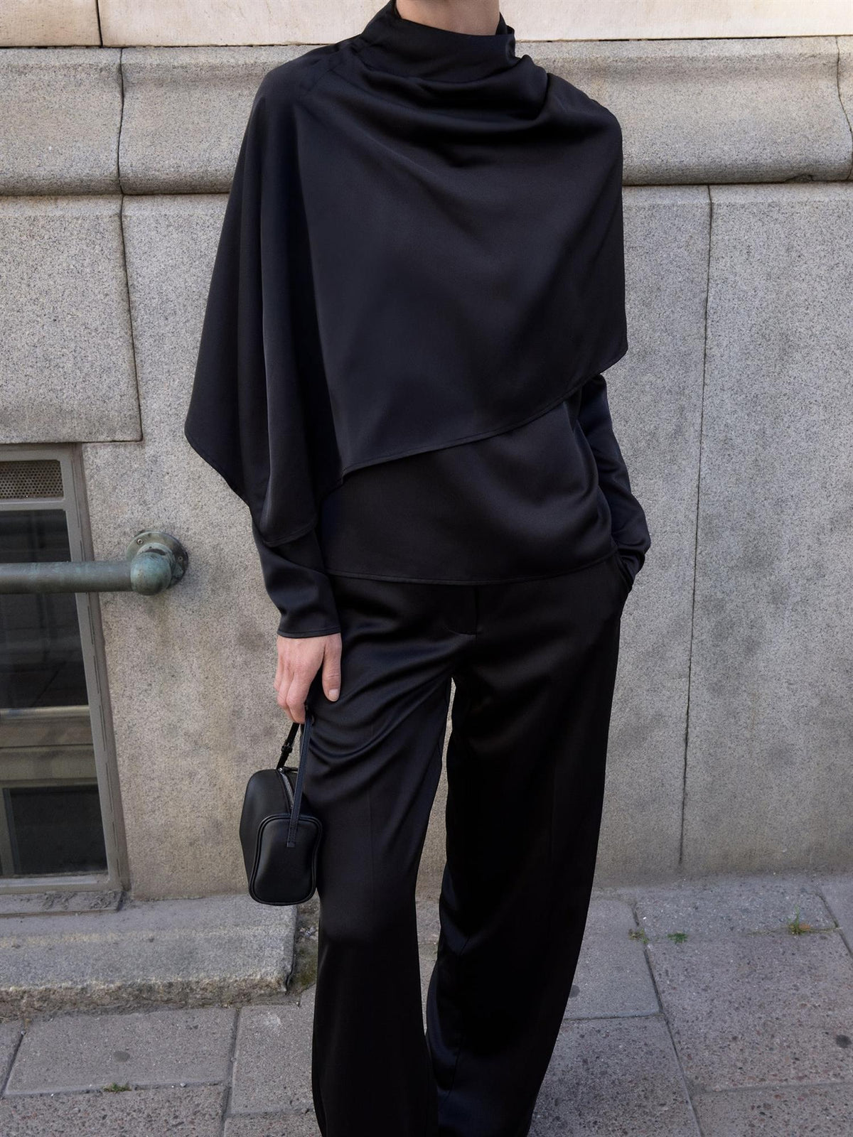 Marville Road The Sophia satin blouse, sort