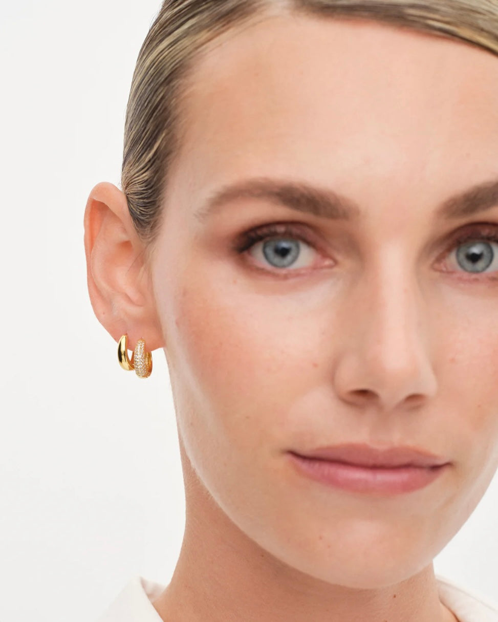 Philippa Studios Dome Pave Hoops Medium, forgylt gull