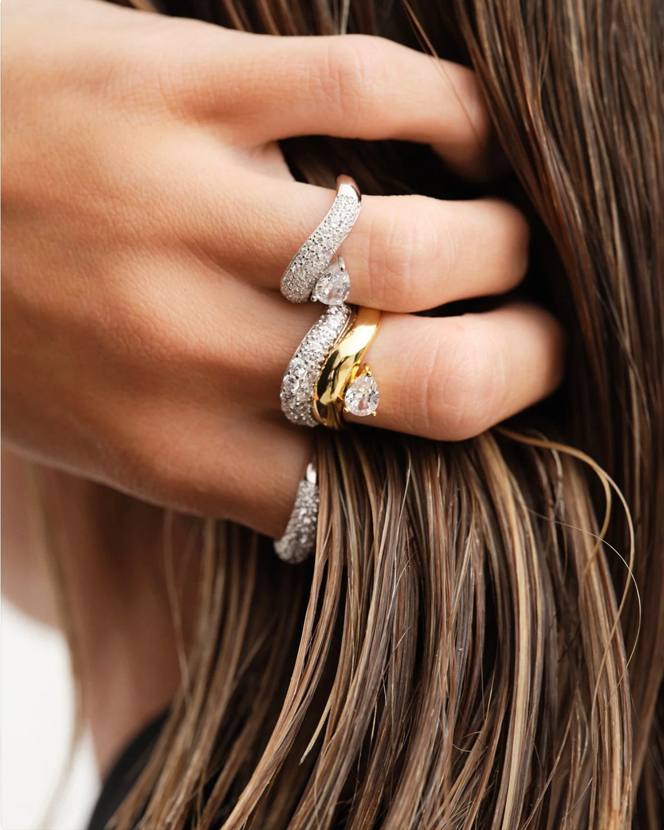 Philippa Studios Wave Pear ring, forgylt gull