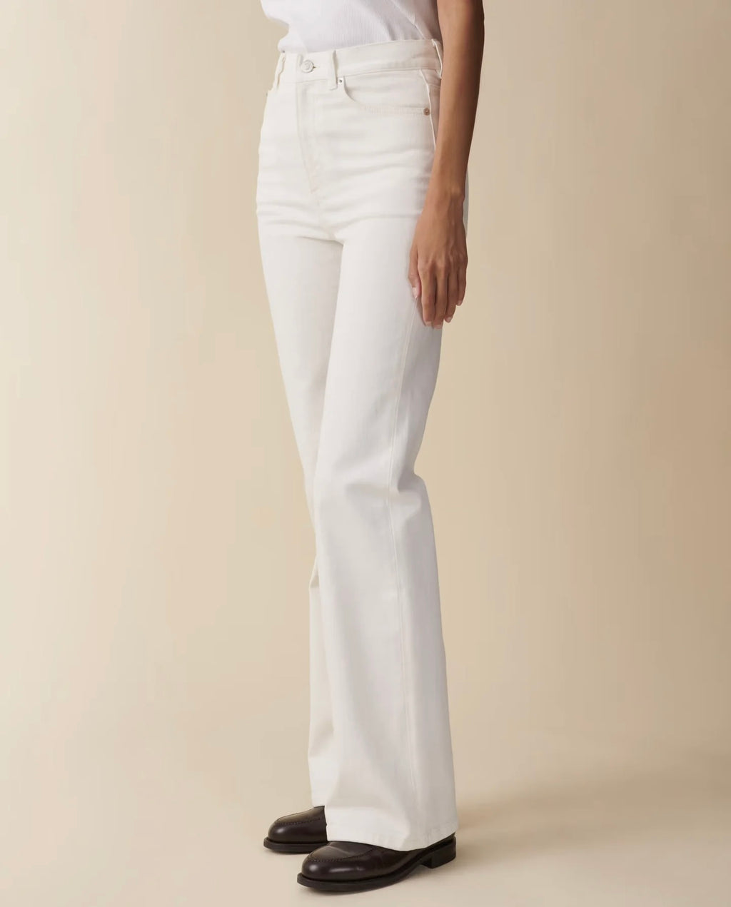 Jeaneriva Pyramid, Natural White