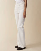 Jeaneriva Pyramid, Natural White