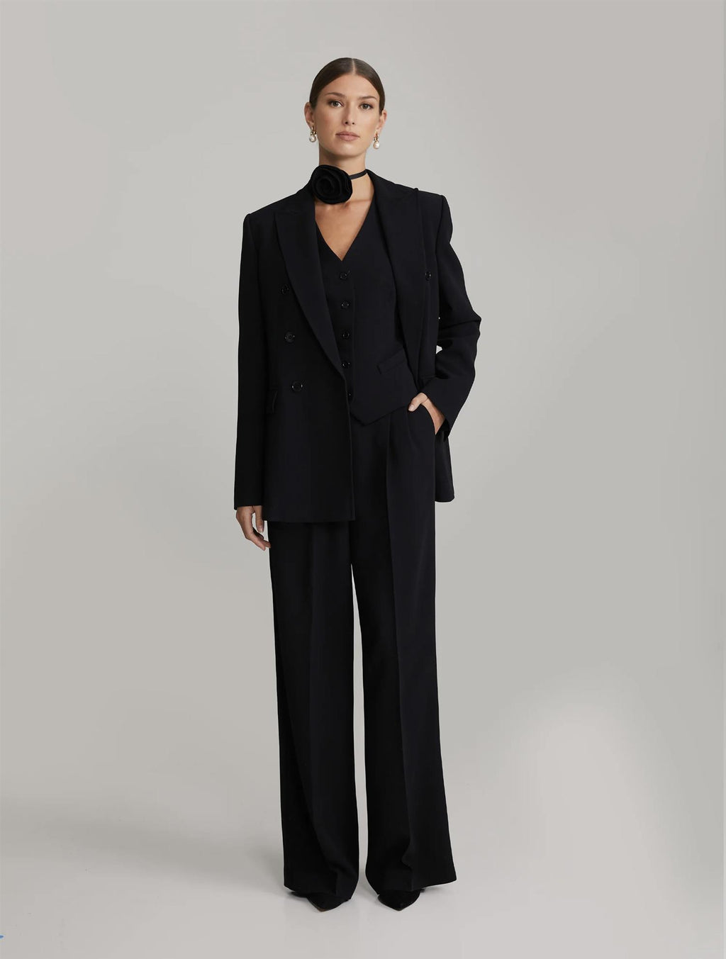 Andiata Maria Vest, sort