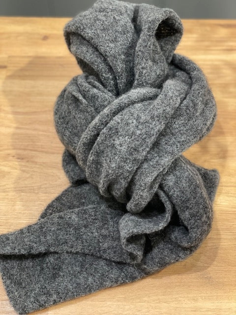 Susanna Basic Scarf, Dark Grey 723 Susanna Basic Scarf, Dark Grey 723