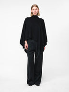 Julie Josephine Agate Poncho, Sort