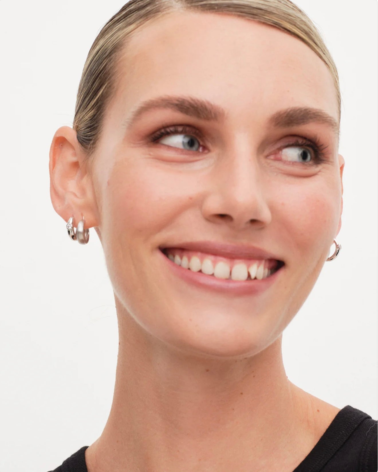 Philippa Studios Dome satin hoops Medium, sølv