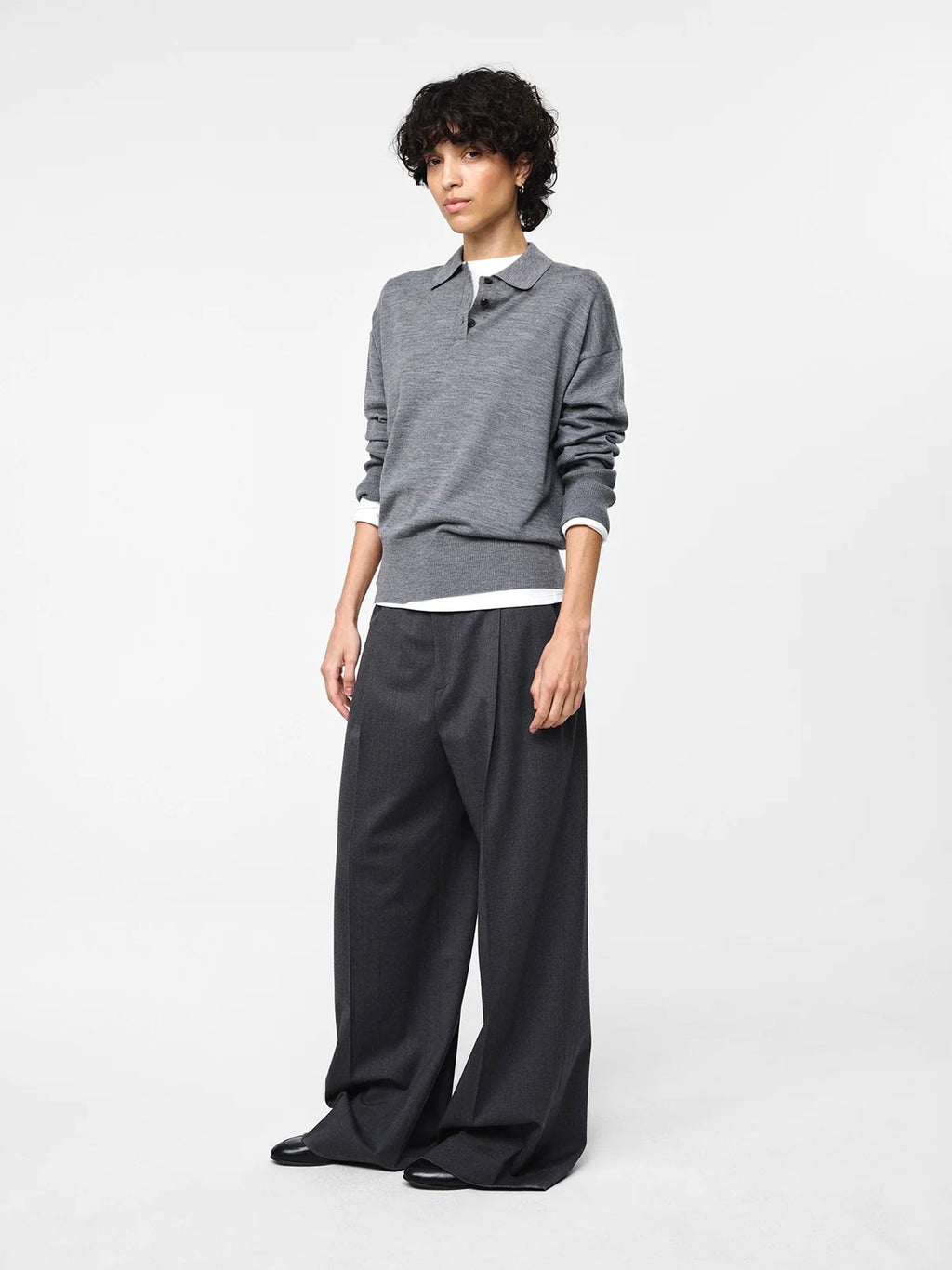 Julie Josephine Benedicte Polo, Stone grey