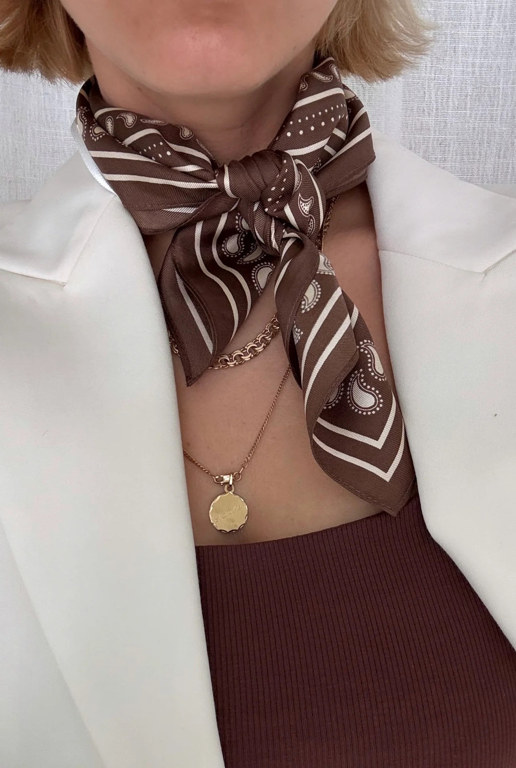 Lescarf Paisley scarf, Mocha mousse 65x65