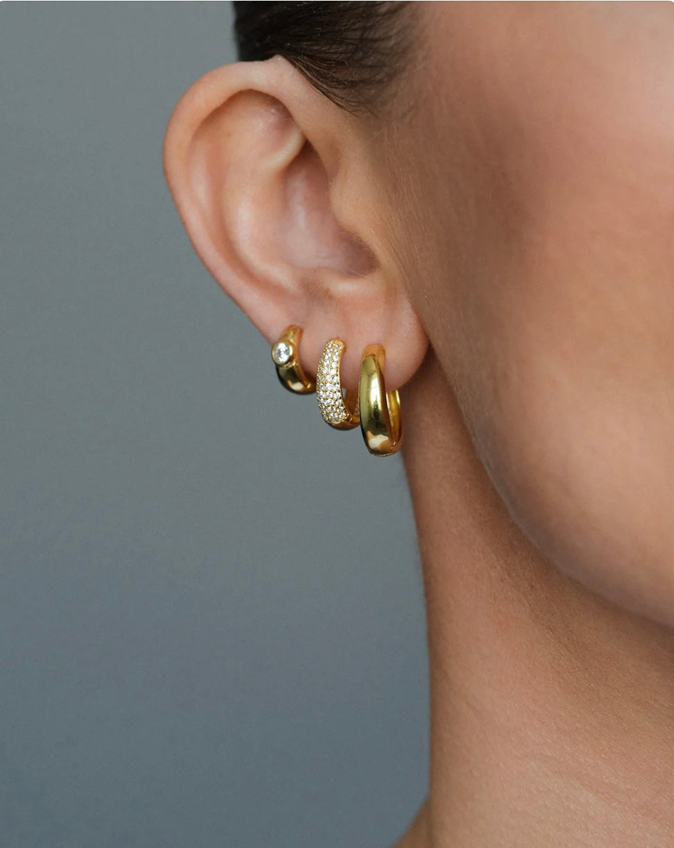 Philippa Studios Dome Pave Hoops Medium, forgylt gull