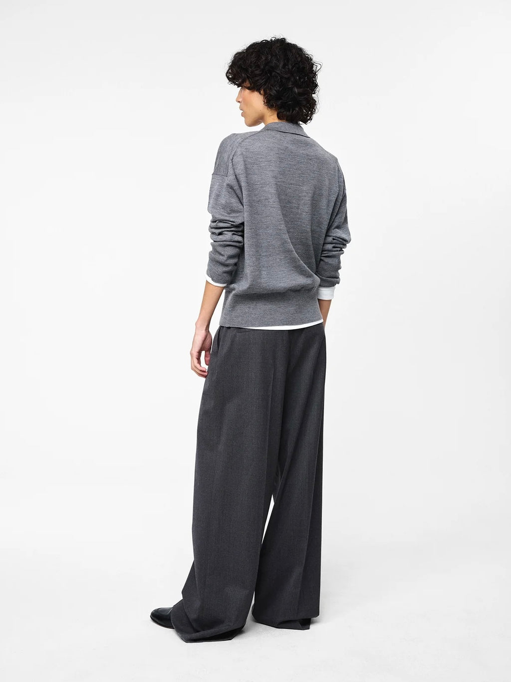 Julie Josephine Benedicte Polo, Stone grey