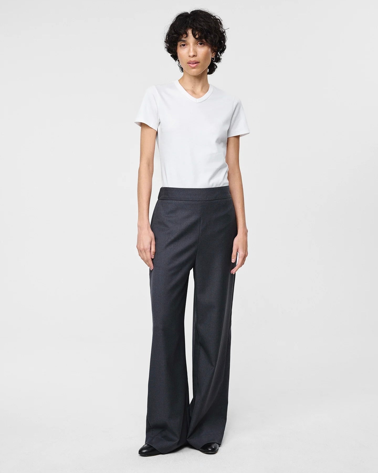 Julie Josephine Anette Tee, hvit