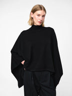 Julie Josephine Agate Poncho, Sort