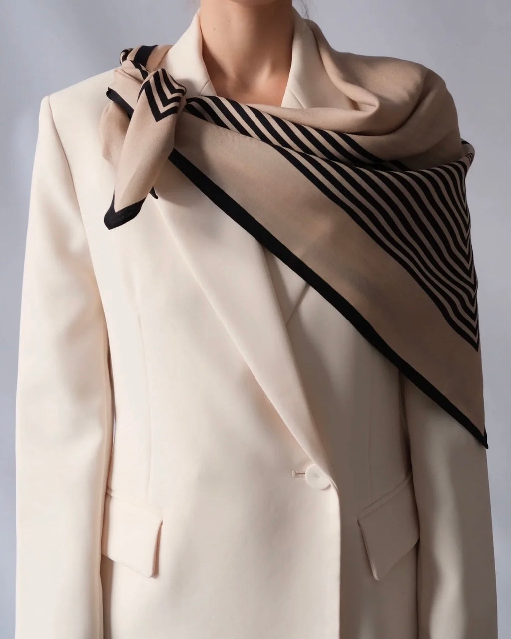 Lescarf Striped wool scarf, sand& black 90x90