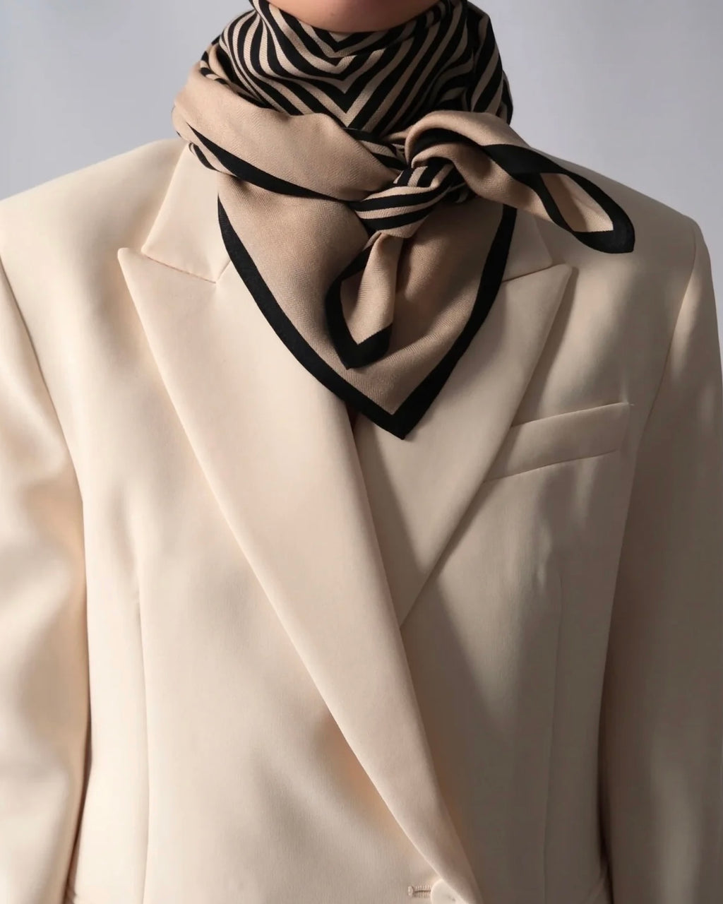 Lescarf Striped wool scarf, sand& black 90x90