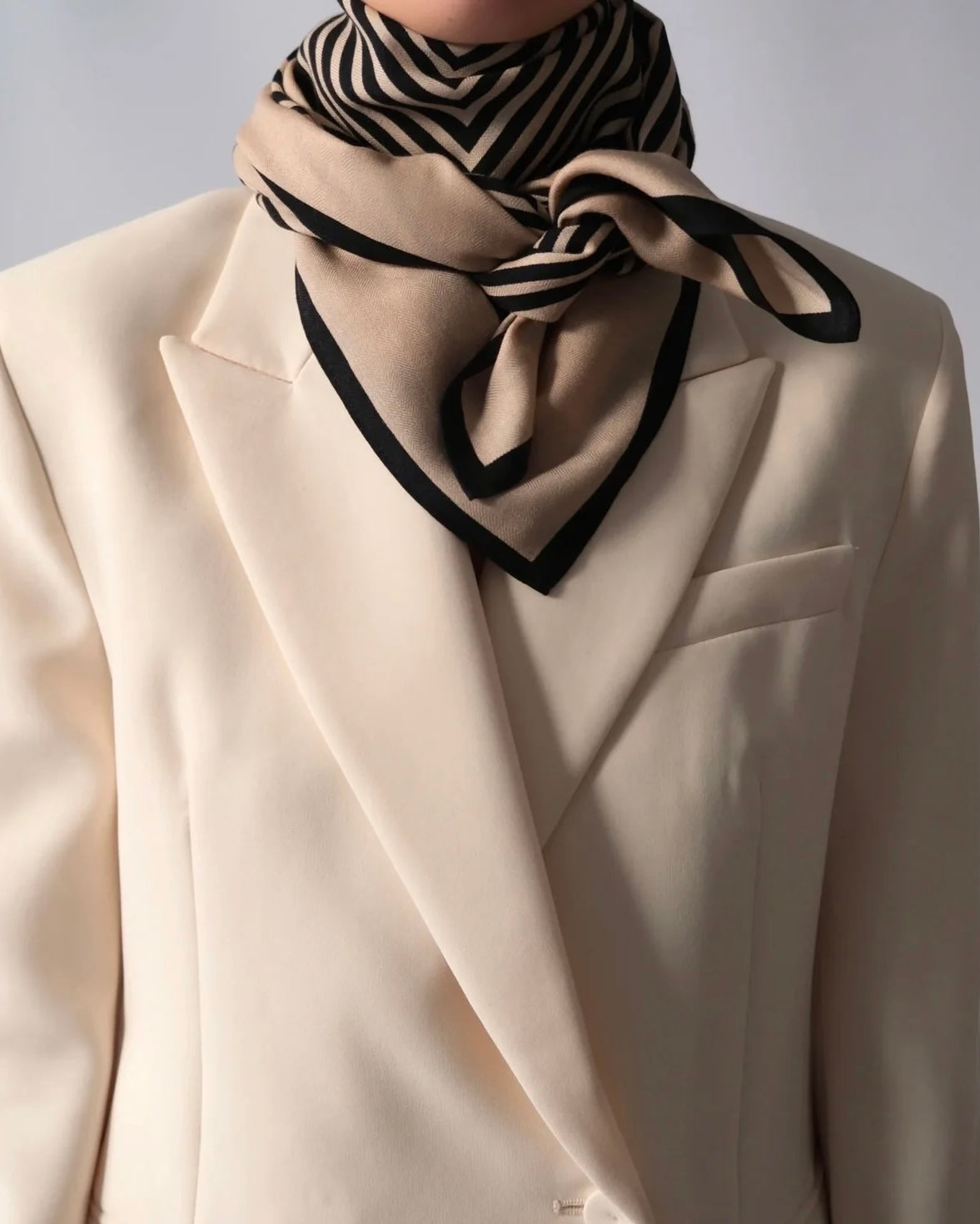 Lescarf Striped wool scarf, sand& black 90x90