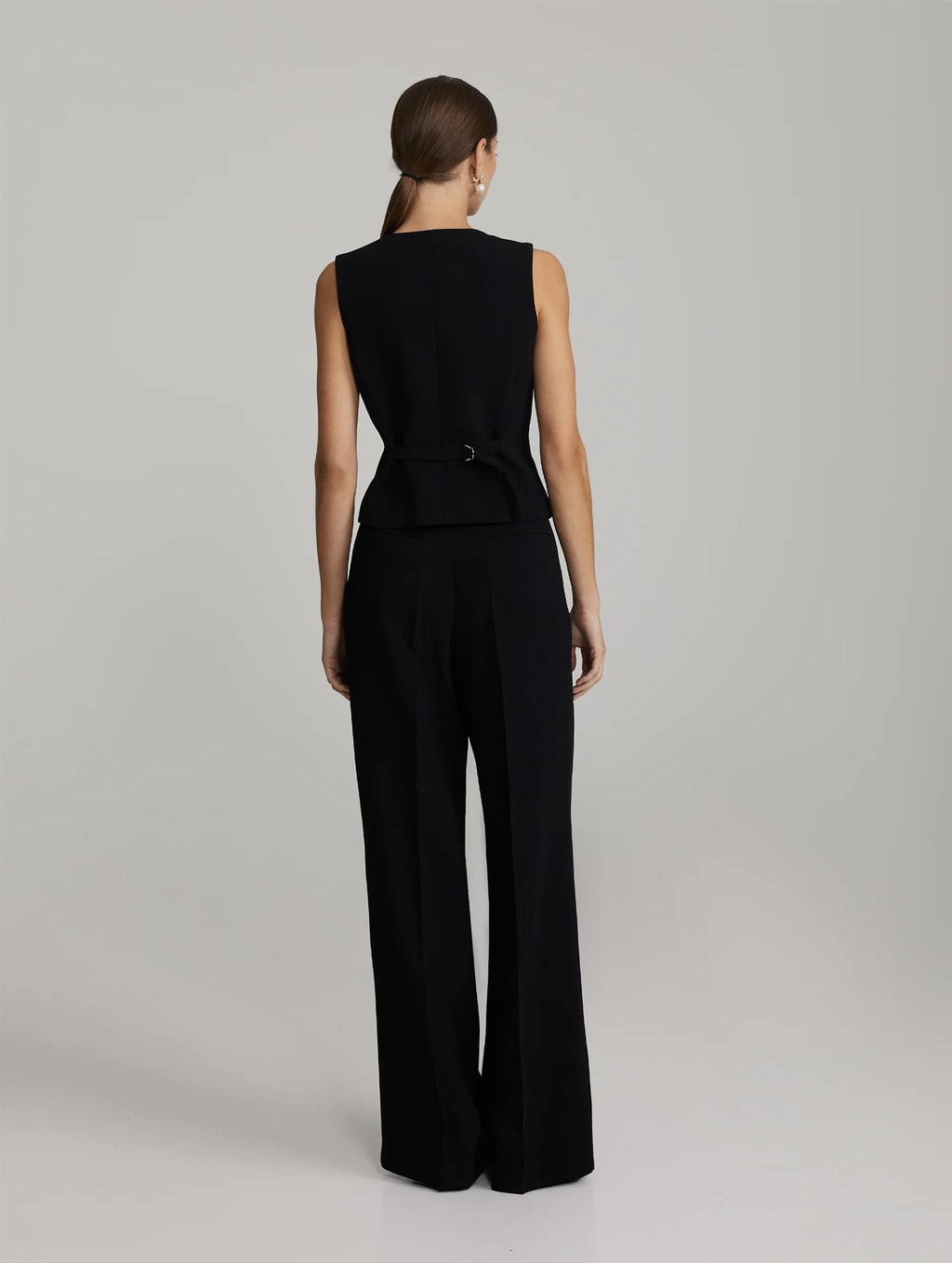 Andiata Maria Vest, sort