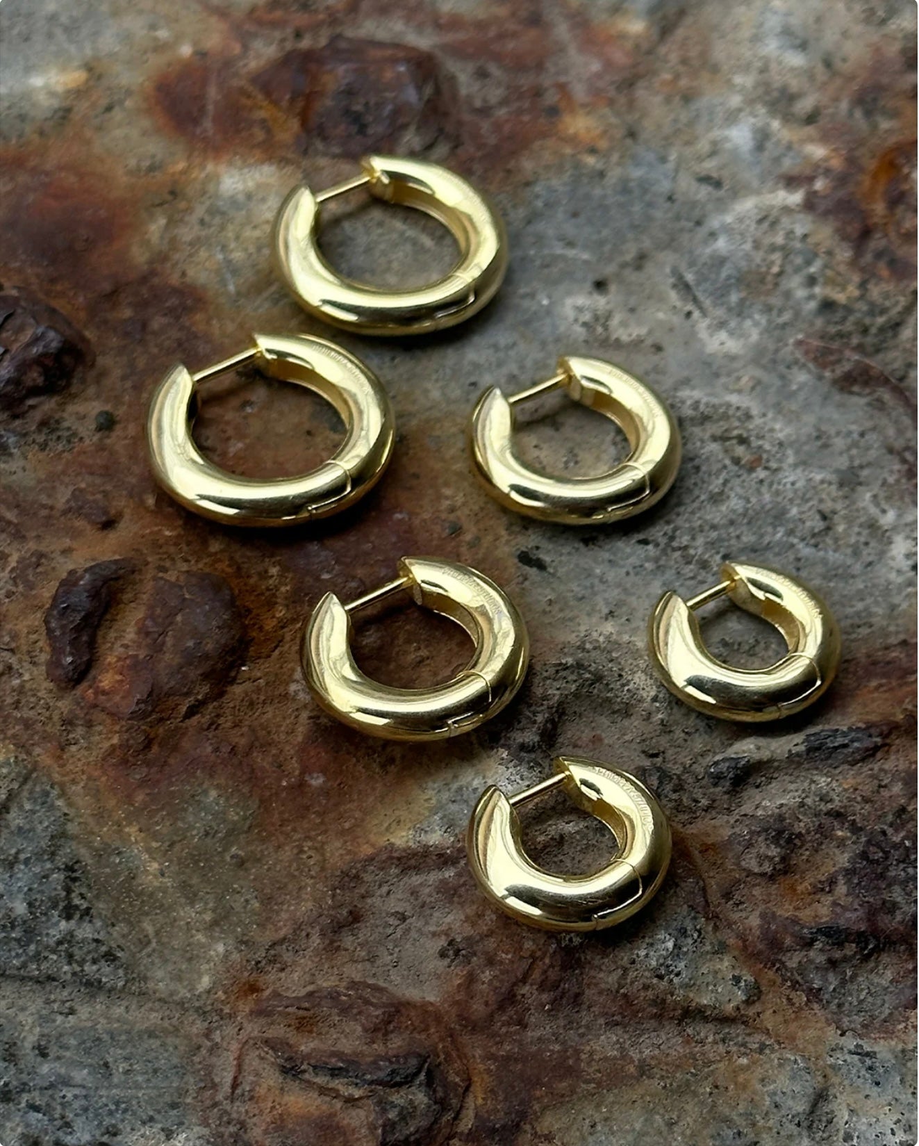 Philippa Studios Bold Hoops Large, forgylt gull