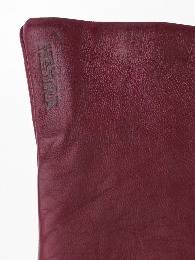Hestra Elisabeth, Dark red