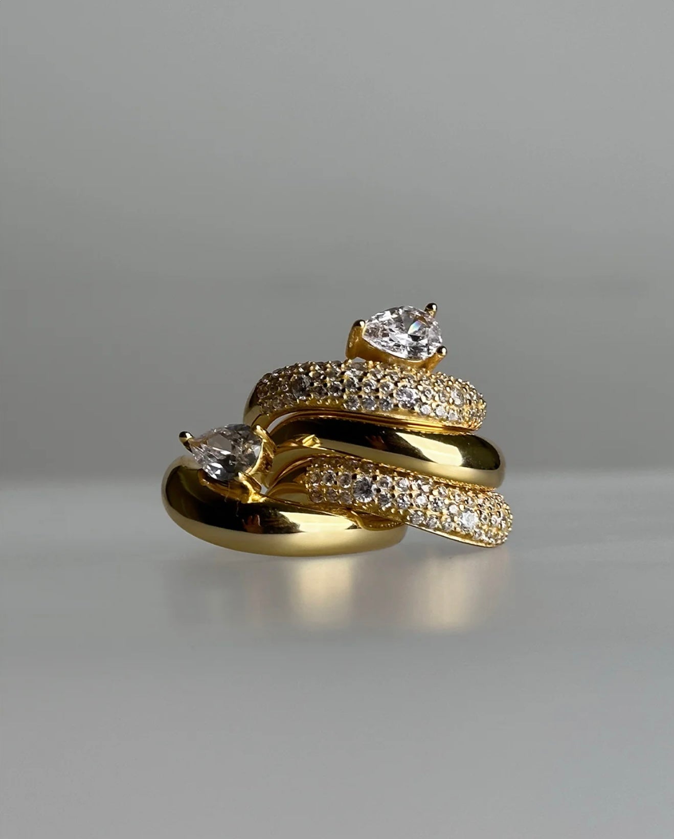 Philippa Studios Wave Pear ring, forgylt gull