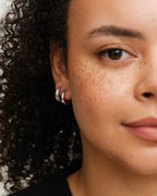 Philippa Studios Dome satin hoops Medium, sølv