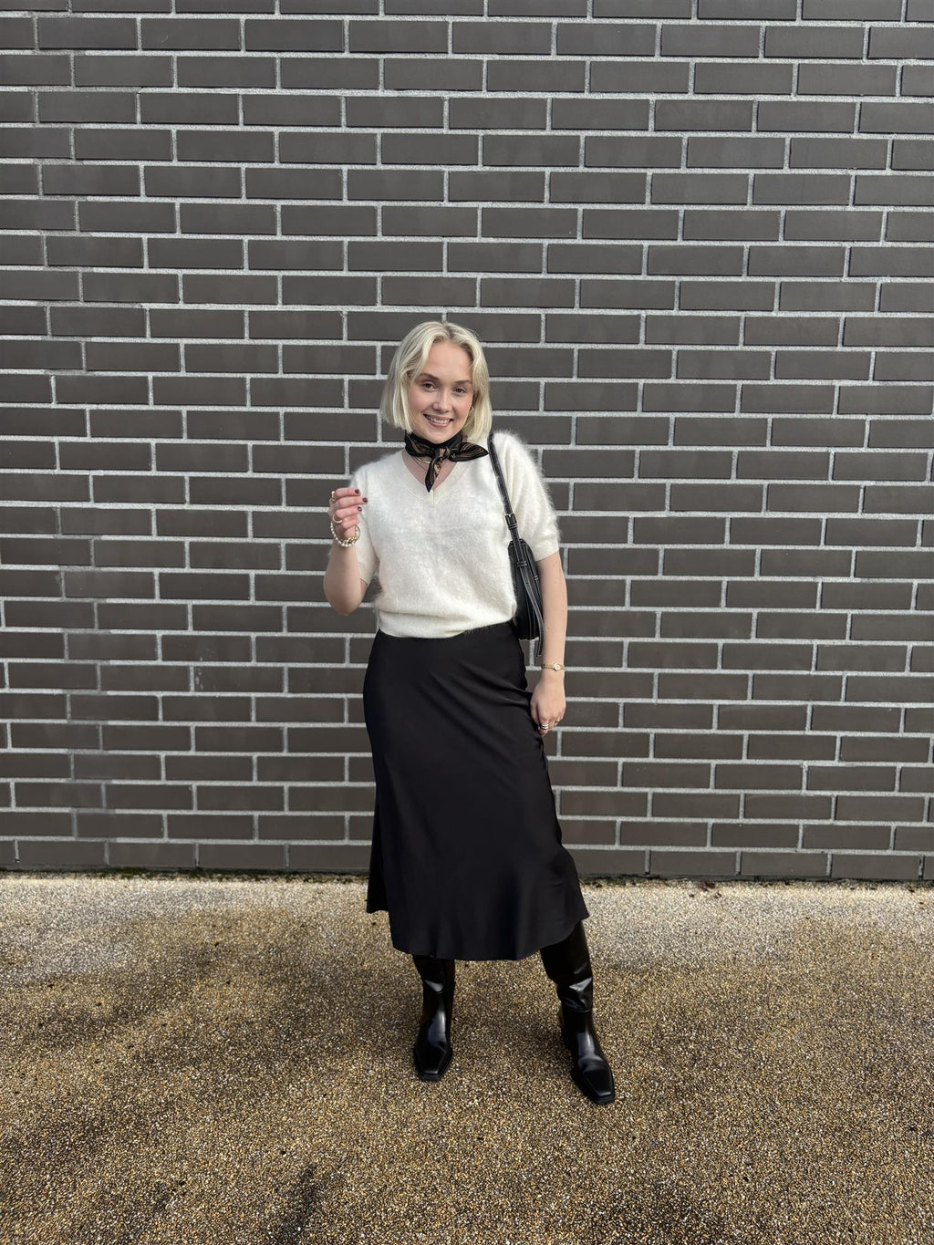Marville Road Ally satin stretch skirt, sort