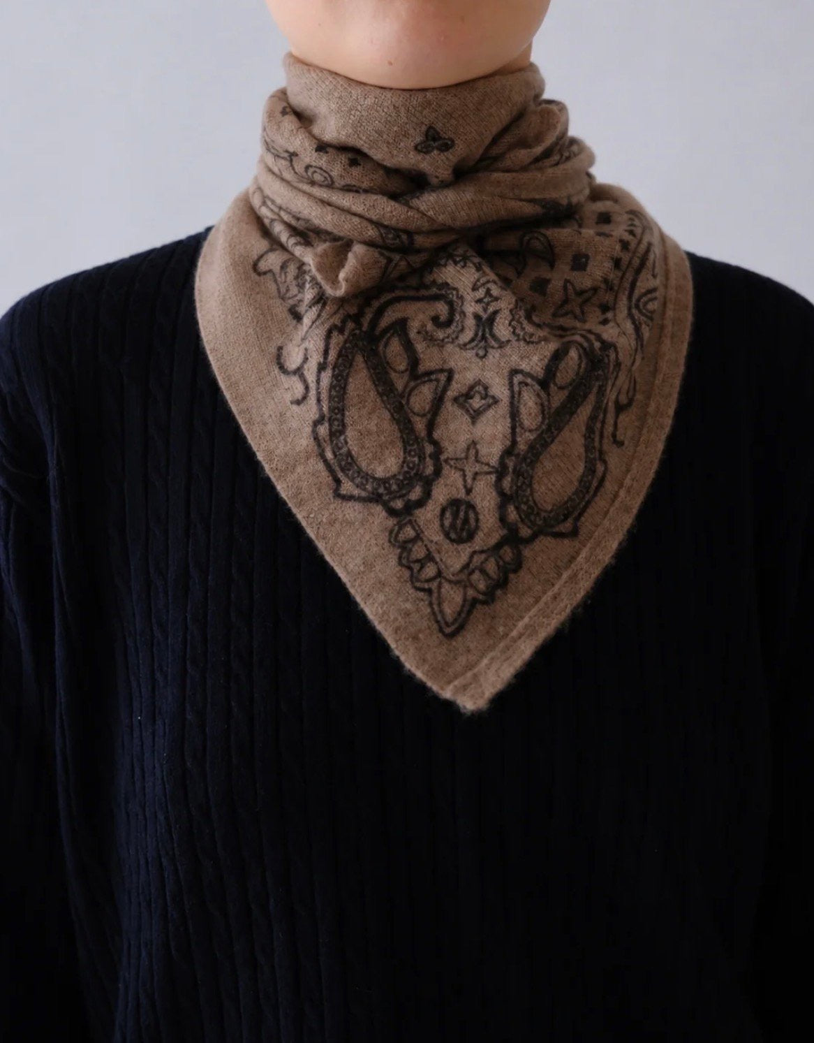 Lescarf Cashmere Paisley scarf 65x65, greige
