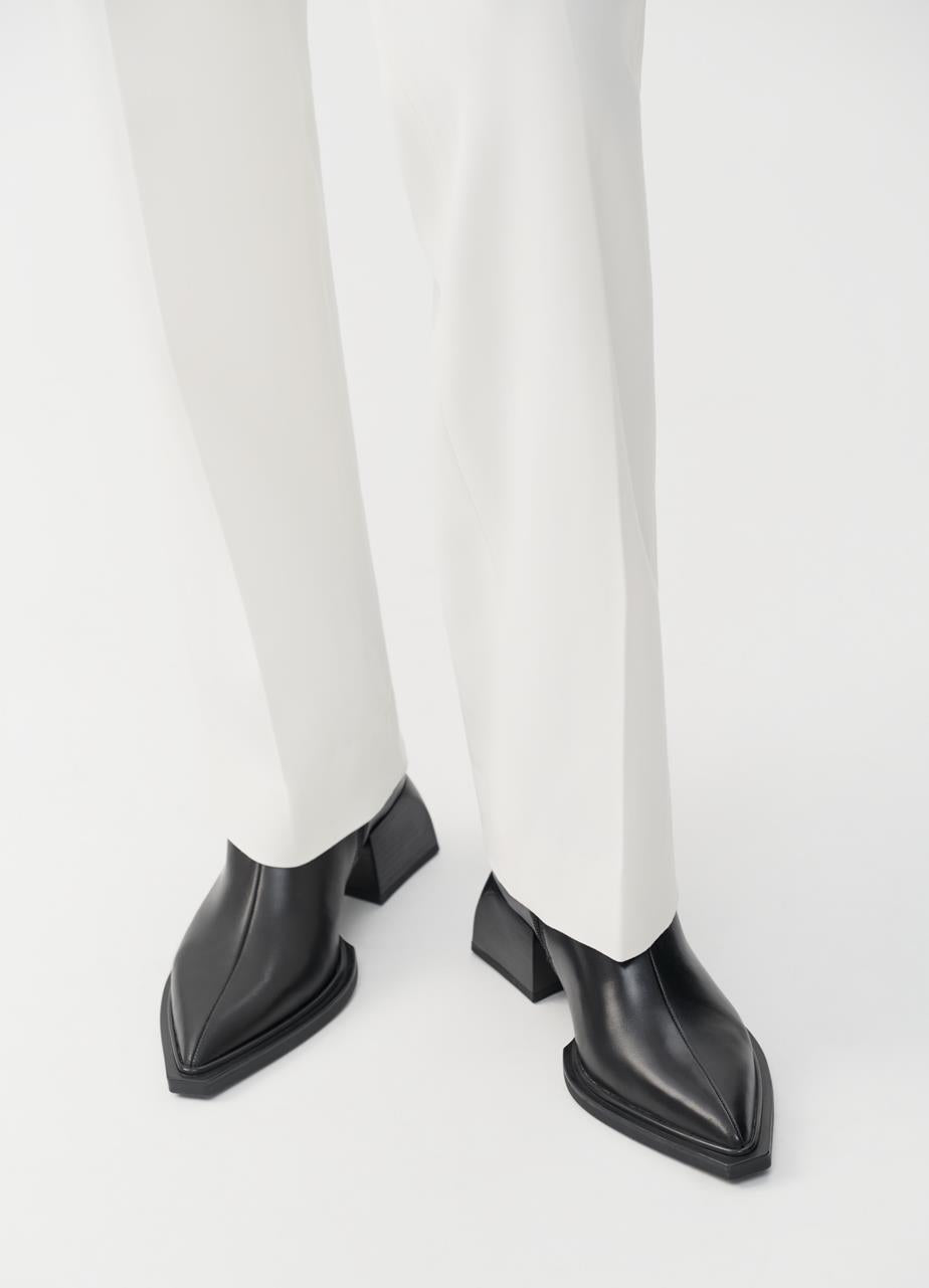 Vivian Skolett, Sort