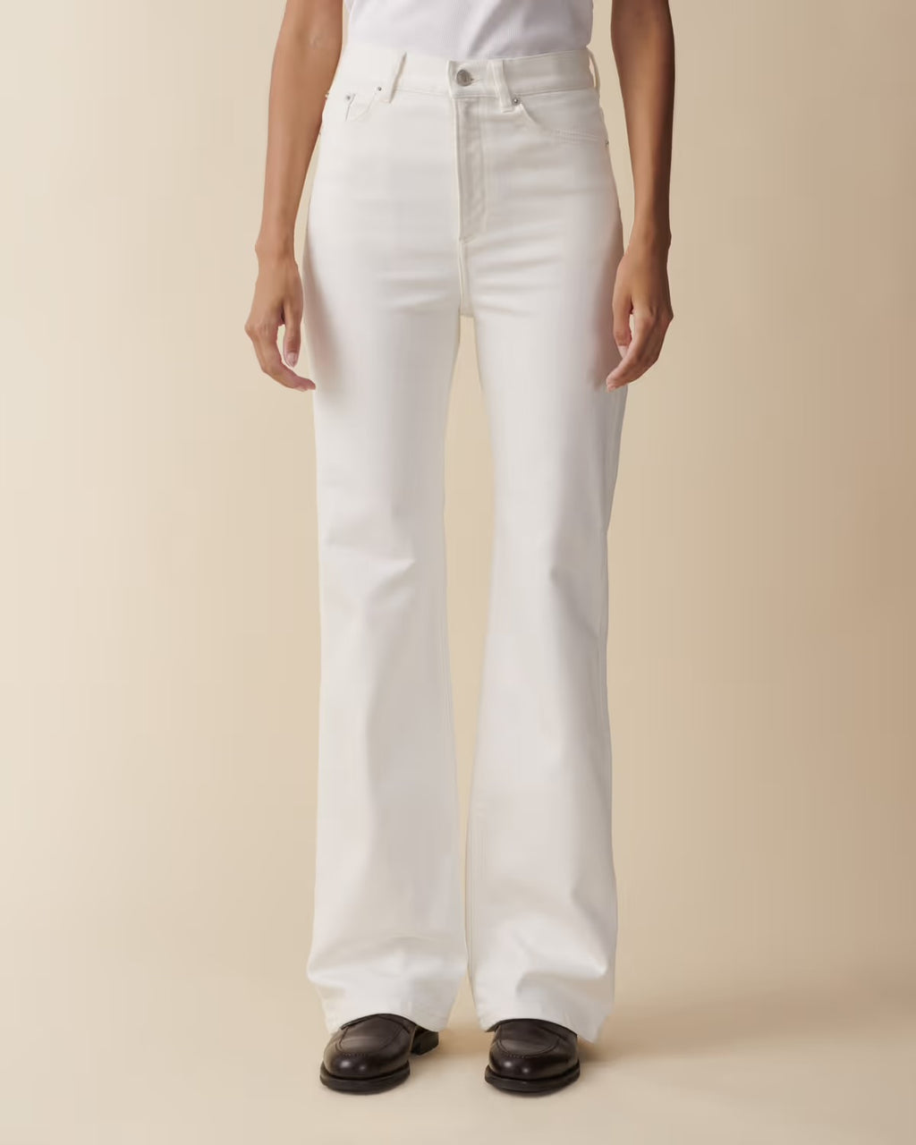 Jeaneriva Pyramid, Natural White