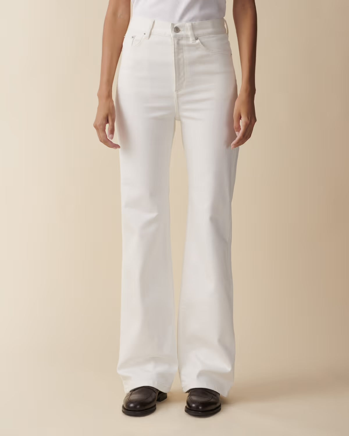 Jeaneriva Pyramid, Natural White