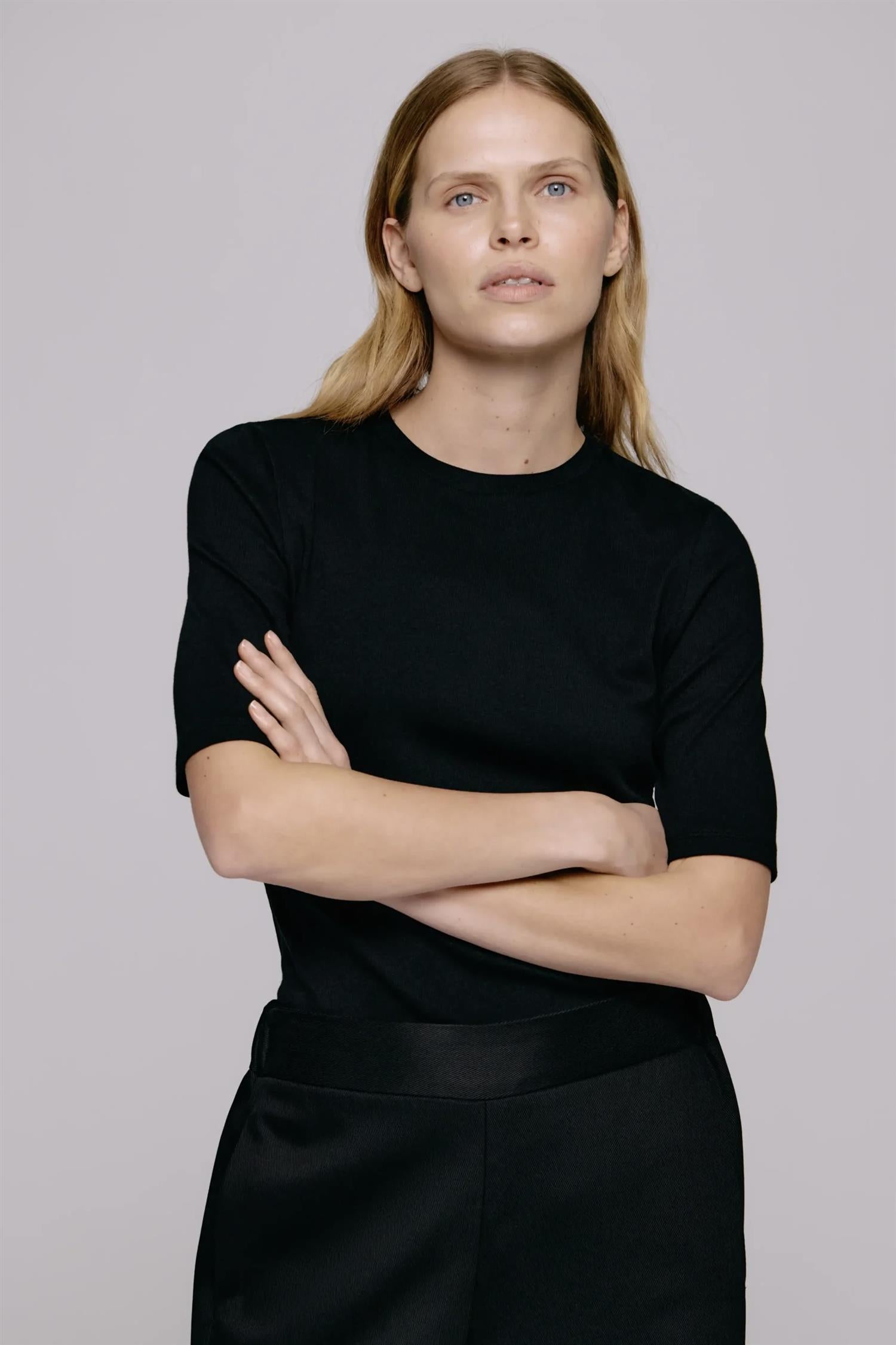 Julie Josephine Marianne tee, sort